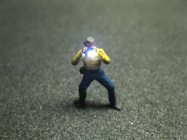 Fotograf mit LED Blitz Beleuchtung H0 - junger Mann
